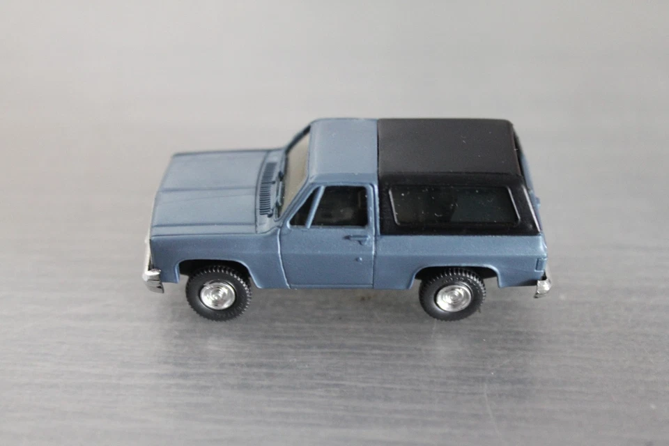 Trident Chevrolet Pickup Truck geschlossen blau, grau - Bild 1 von 1