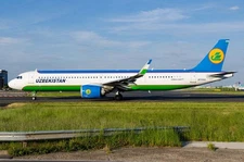 PH11838 Phoenix Models A321neo 1/400 Model UK32102 Uzbekistan Airways