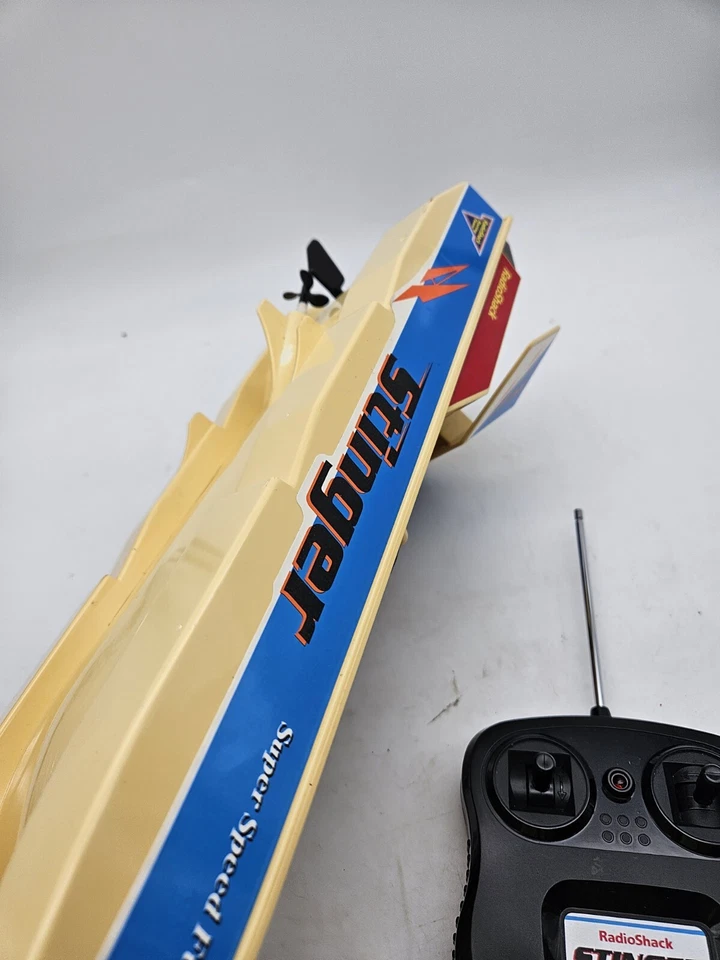 VINTAGE RADIO SHACK STINGER RADIO CONTROLLED RC RACING BOAT *UNTESTED* - Image 3 of 4