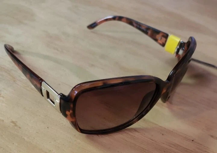 Foster Grant POPPET Polarized 100 UVA UVB Protection Sunglasses