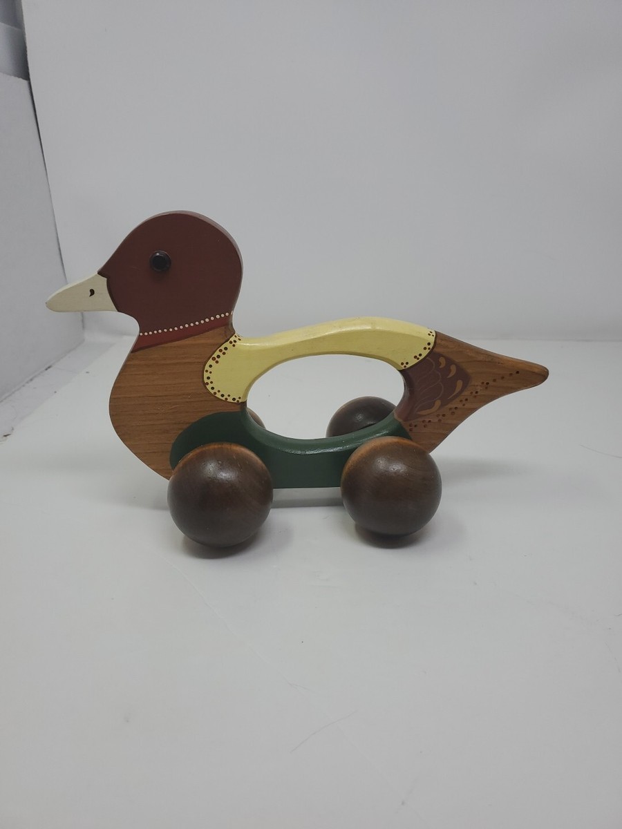 Wooden Pull along Toy Duck: Classic Fun for Kids' Playtime