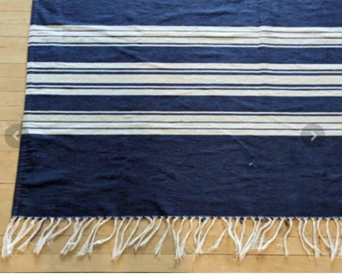 Alfombra de algodón telar a mano Pottery Barn 50" x 62" azul con rayas blancas de colección Foto 4 de 4