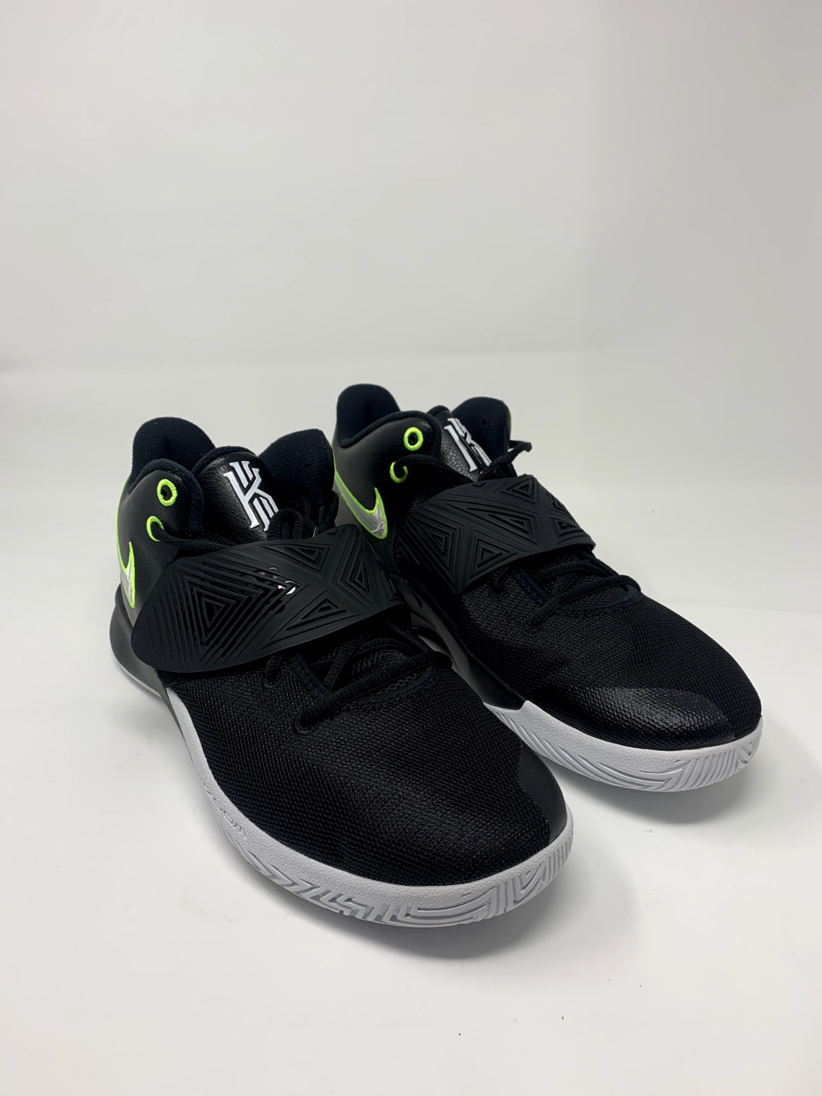 kyrie 3 flytrap white