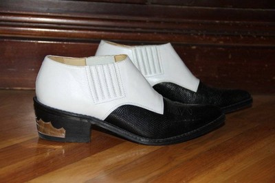 toga pulla white boots