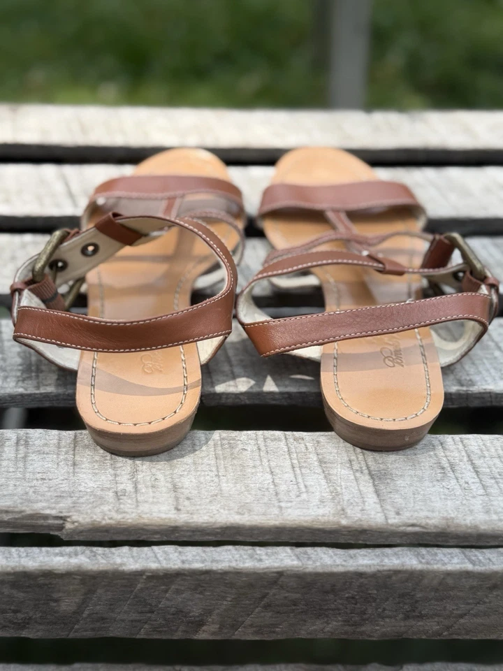 Sandalias Brooks Brothers de cuero marrón con tiras "B" con hebilla plana talla 6 extensiones Foto 4 de 4