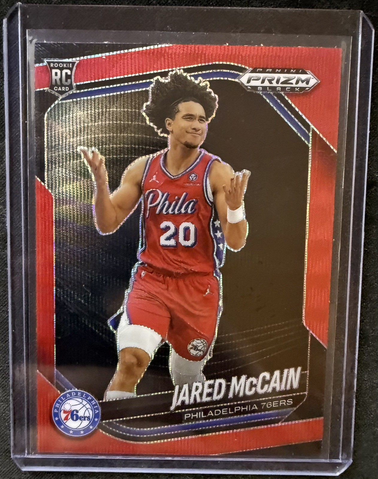 Jared McCain 2024-25 Panini Prizm Black RC Red Wave #80 Philadelphia 76ers-NBA