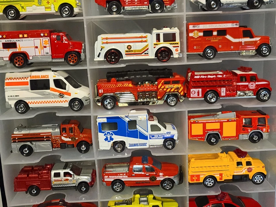 2lbs 24 Emergency Vehicles - Matchbox & Hot Wheels Fire Truck Ambulance Rescue B - Image 4 of 4