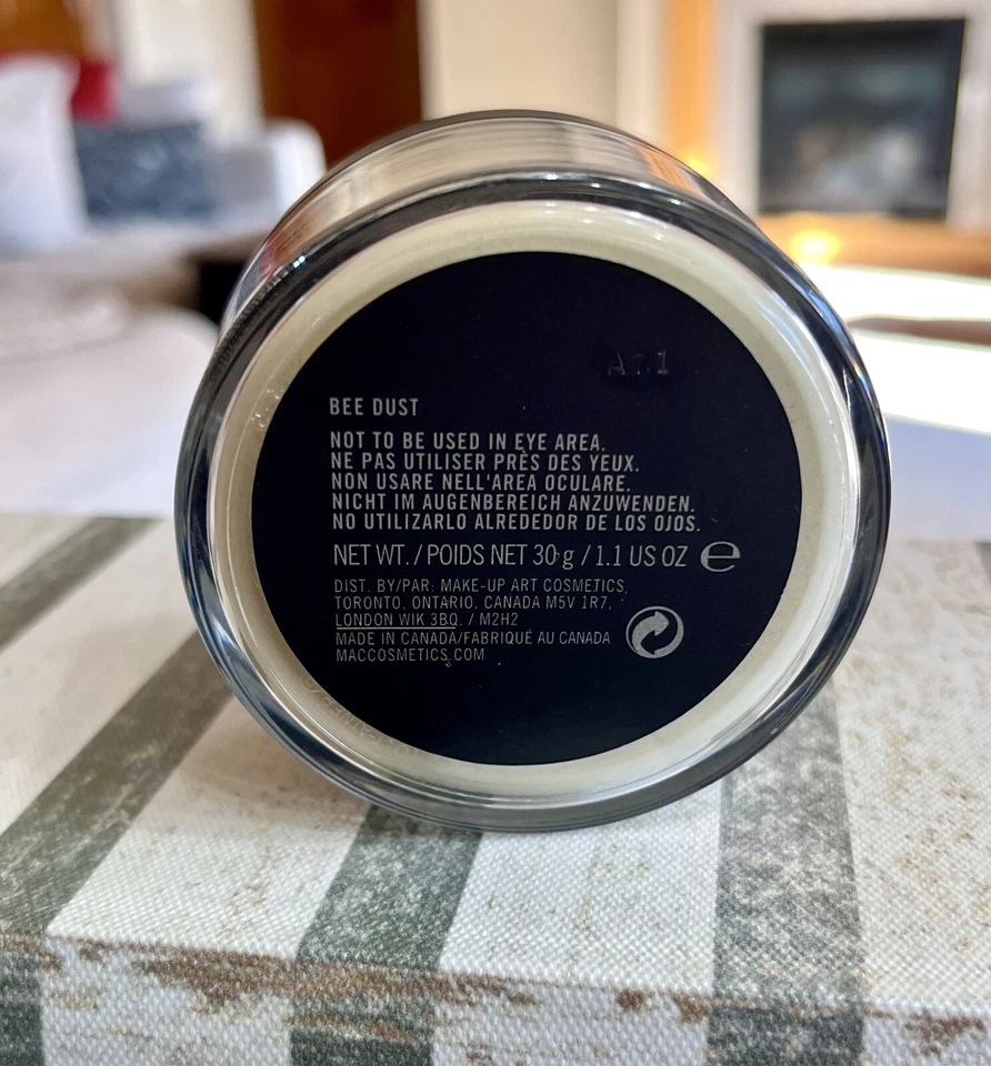 MAC - BEE DUST Iridescent Loose Powder  30 G/1.1 Oz LARGE. DISCONTINUED! NEW! - Image 4 of 4