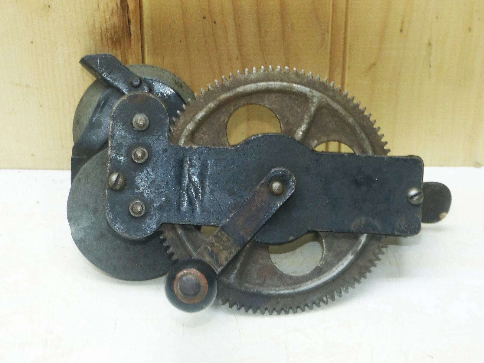 Vintage Quick-Edge Table Mount Hand Crank Knife Sharpener INV17769