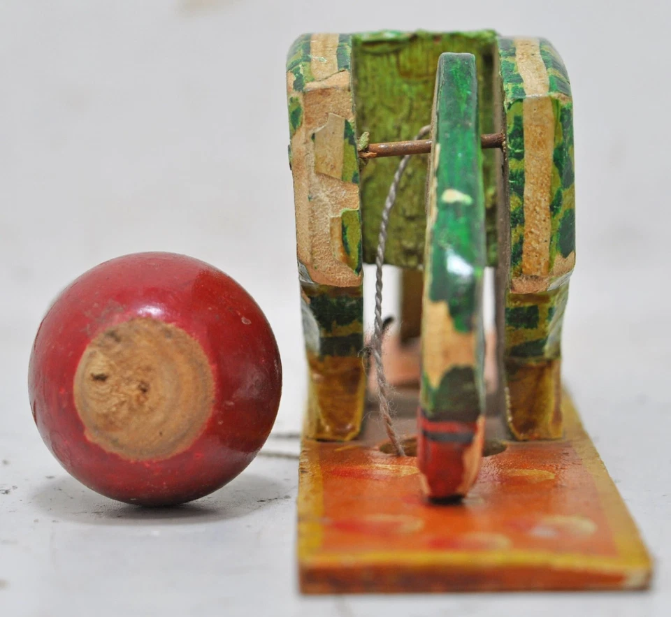 Estatuilla de madera vintage de pájaro loro juguete original antigua hecha a mano pintada a mano Foto 2 de 4