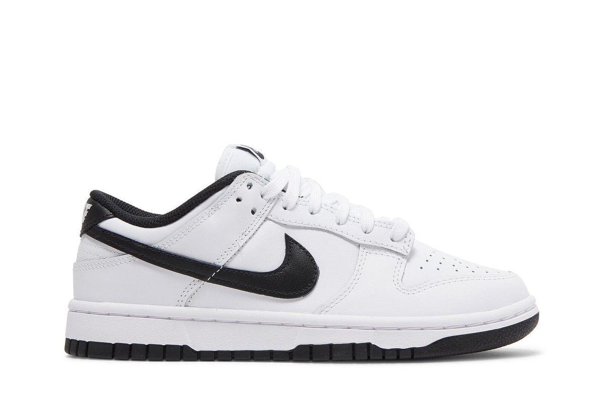 靴 Nike Women's Dunk Low \"White/Black\" Nike Dunk Low SE Women's Shoes. Nike.com