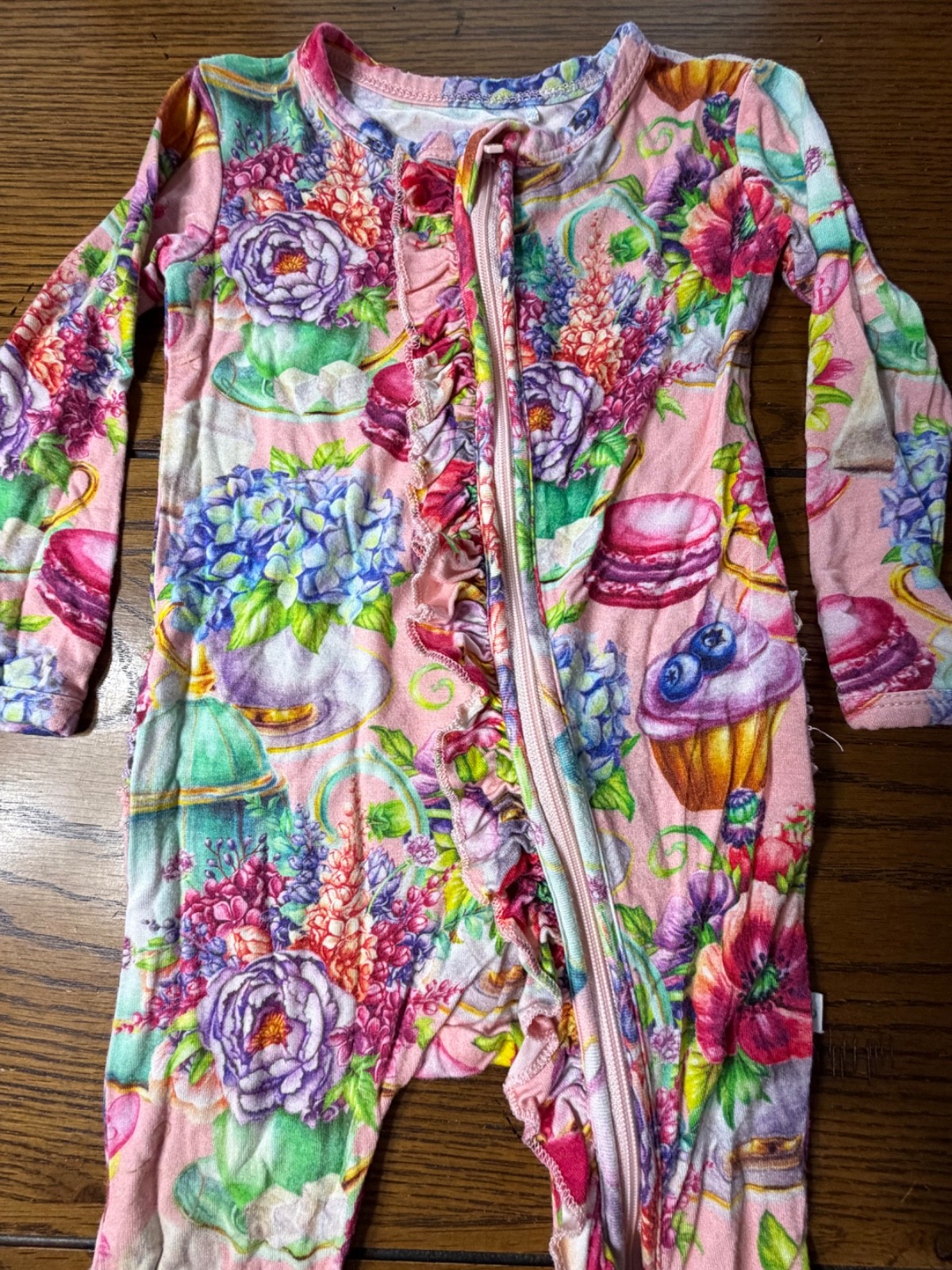 Posh Peanut Elizabeth Print Ruffle Footie w/Zipper EUC Sleeper Size 6-9 Months image 3
