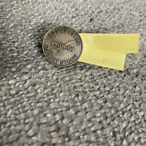 Desert Storm Stud Buster Patriot Lapelle Pin
