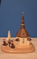 Kurrendesockel mit Seiffener Kirche und Innenbeleuchtung Biermann