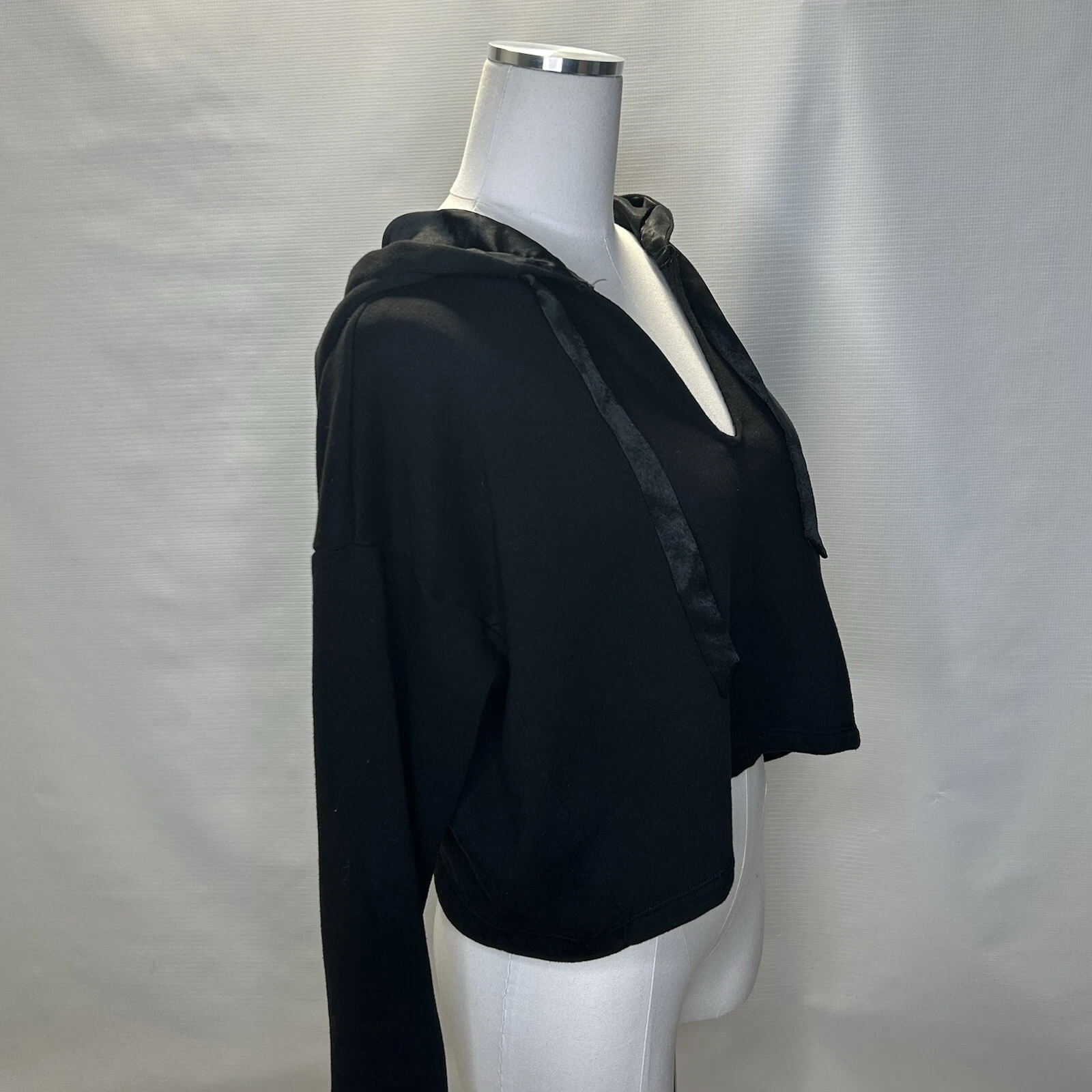 UNDERCOVER Felpa con cappuccio Victoria Secret oversize cropped nera pile raso seta logo taglia XS