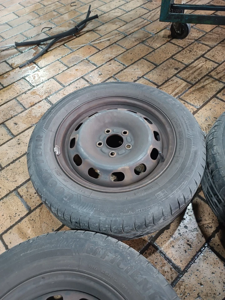 Ford C-Max DM Satz Sommerräder Stahlfelgen 195/65R15 91H DOT3416 4-5mm - Bild 4 von 4