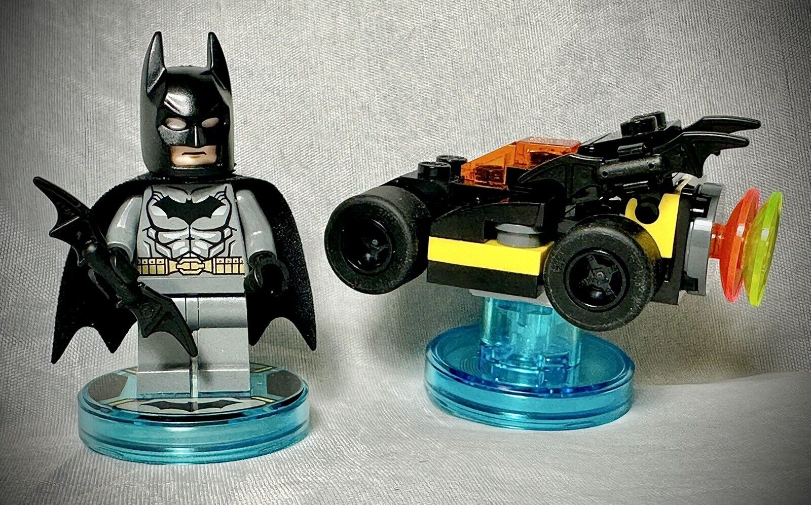 LEGO DC Comics - BATMAN & Batmobile - Minifigure dim002 - Dimensions Tag 71200