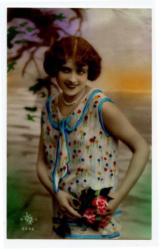 1920s Glamor Glamour WOMAN'S FASHION Young Lady Beauty photo postcard