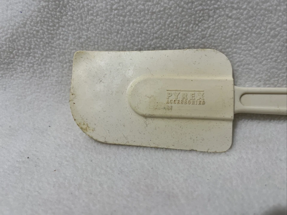 Vtg Pyrex Accessories Rubber Spatula Bowl Scraper Used - Image 2 of 4