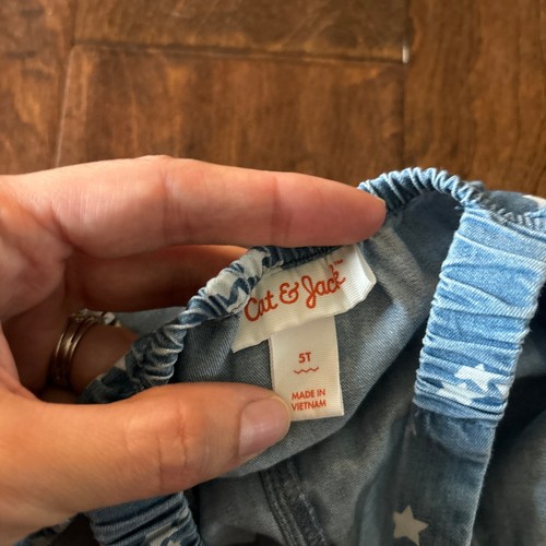Cat and Jack Girls 5T Romper Outfit Summer Chambray Blue Stars Sleeveless NEW - Picture 3 of 6
