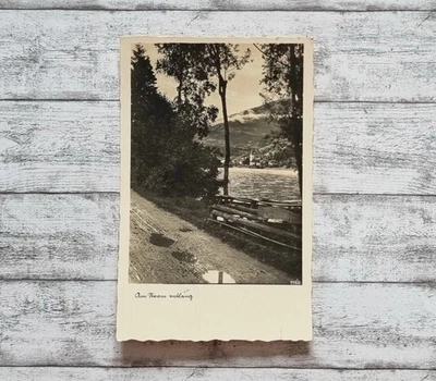 AK Strom entlang Kirche Fluss Architektur Postkarte Vintage Feldpost Stempel alt - Bild 1 von 2