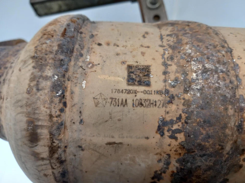 DODGE CHALLENGER Catalytic Converter 2008-2017 6.4L SRT392 Exhaust 68281725AA - Image 4 of 4