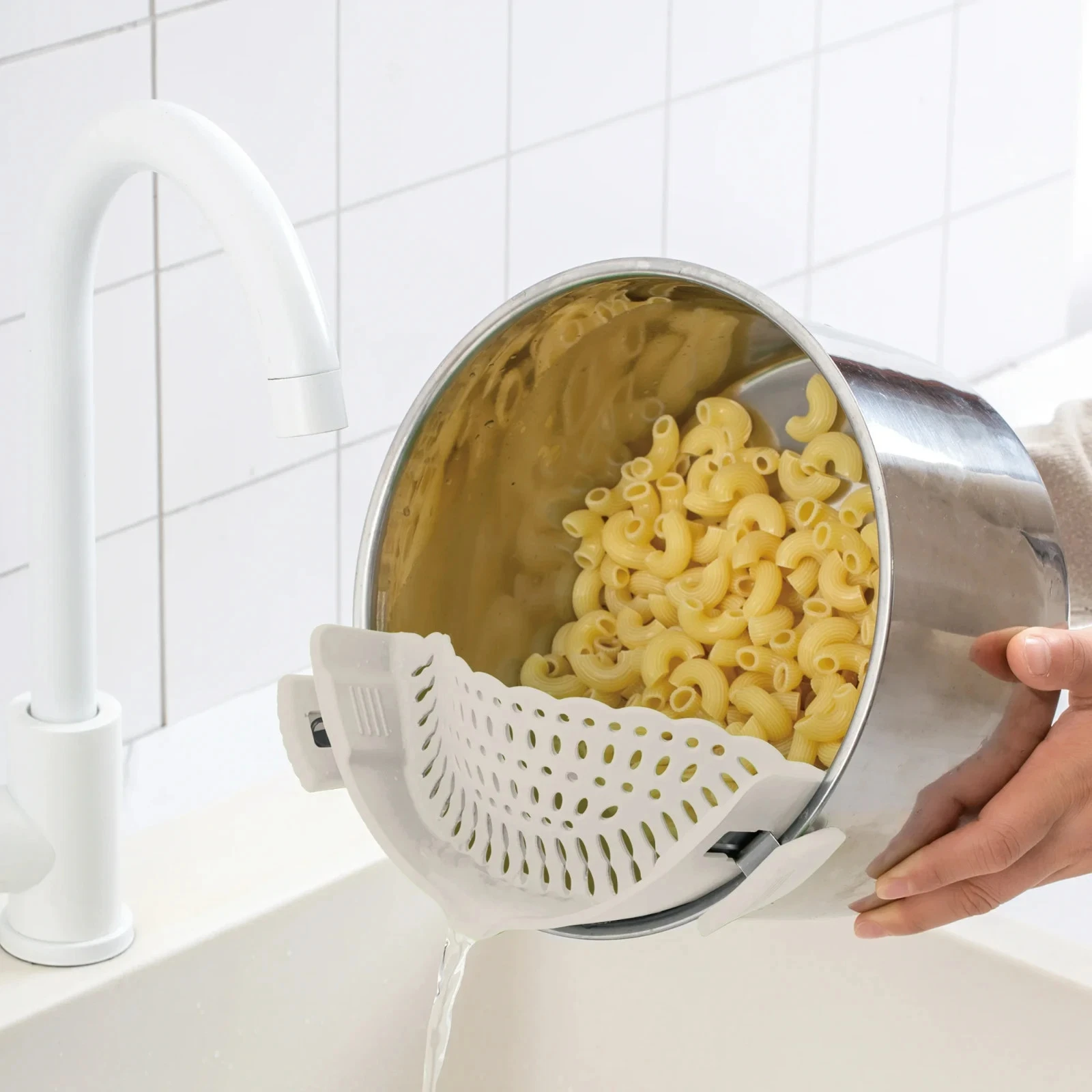 Silicone Clip-On Pot Strainer – Pasta Vegetable Drainer Kitchen Tool