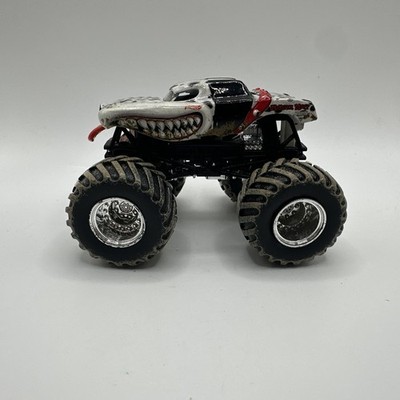 Hot Wheels Monster Jam Monster Mutt Monster Truck 1:64 Dalmatian Mud