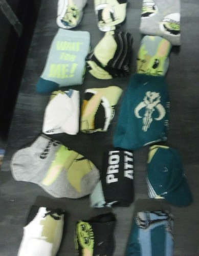 Kids Star Wars Mandalorian 15 Days Of Socks Size S Shoe Size 5.5-8.5 Damaged Box - Picture 2 of 4