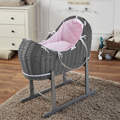 Baby Moses Korb Pod mit Ständer rosa Grübchen Bettwäsche und Matratze grau Weidengeflecht