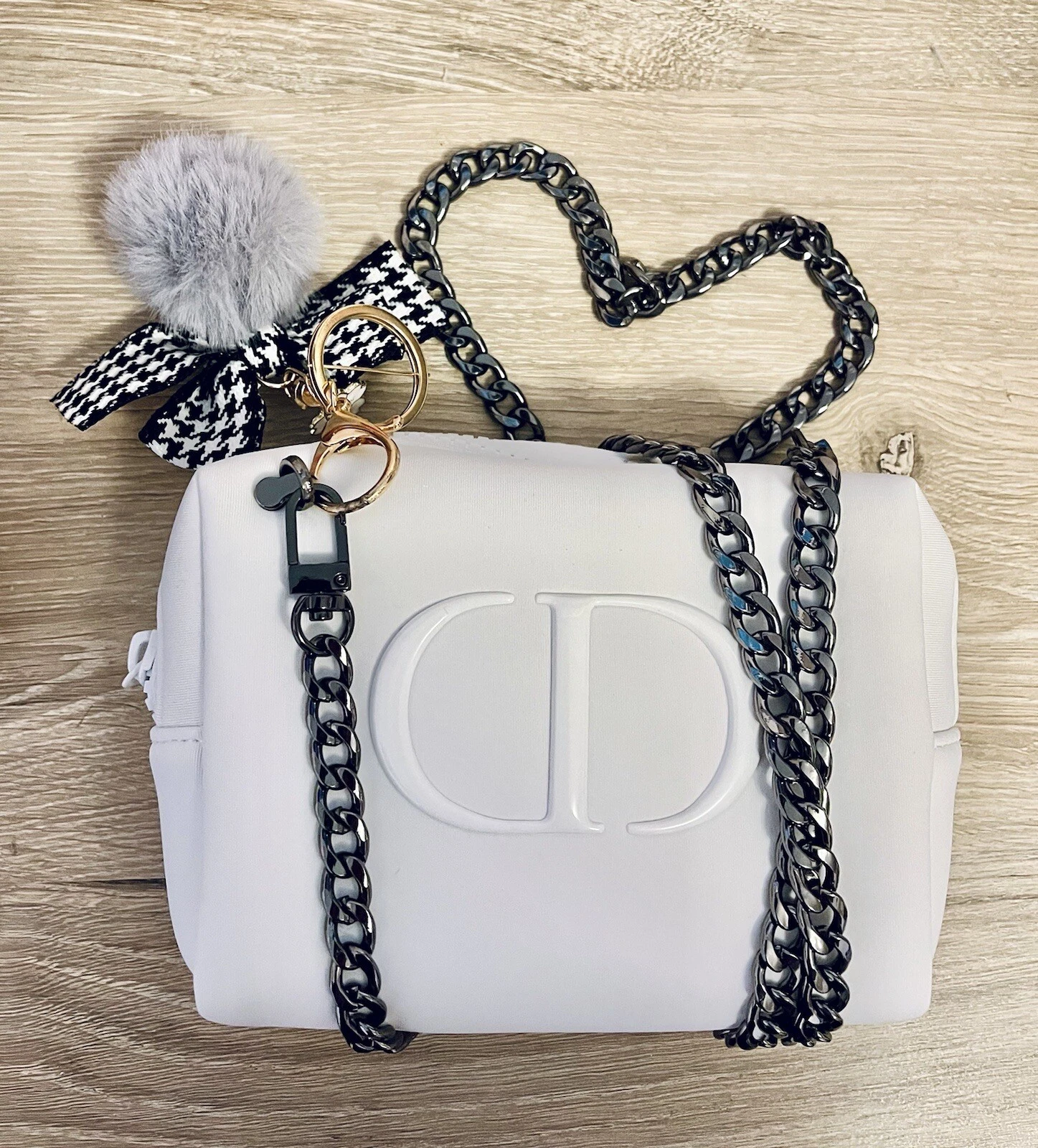 Sac à main chaîne DIOR bandoulière blanc et noir pochette beauté cosmétique