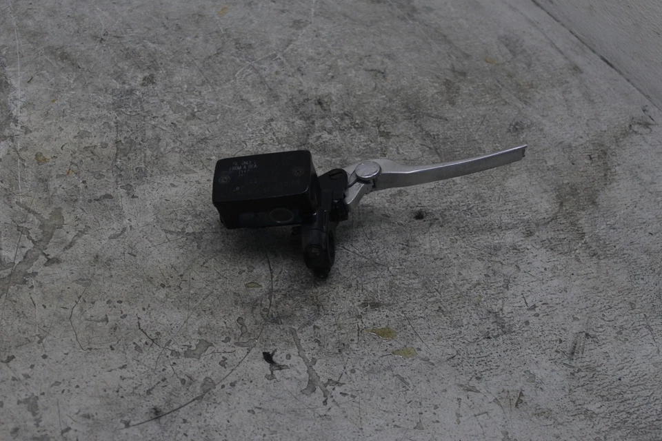 03-09 铃木 BURGMAN 650 AN650 原始设备制造商前制动大师 CYLINDER 带级别 C23 — 第 3/4 张图片