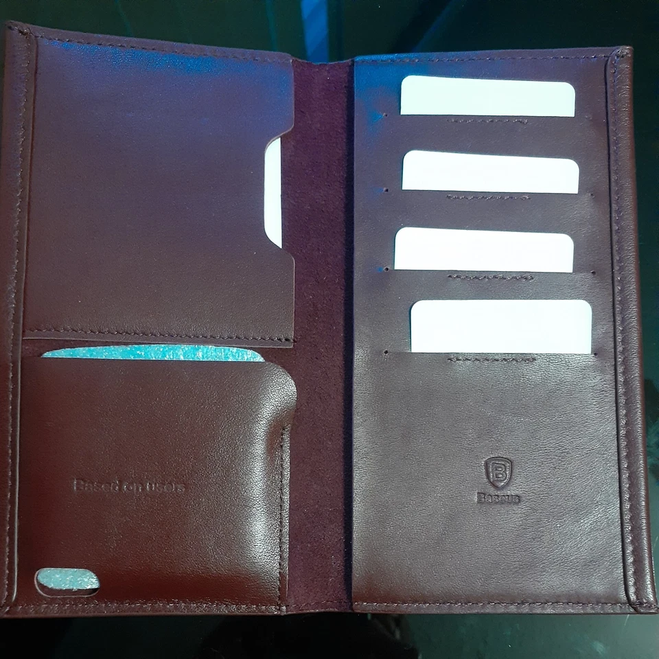 Estuche tipo billetera de cuero de Baseus Foto 4 de 4