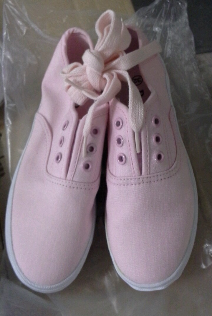 Girls Small Canvas Shoes Pink size AUS 12/ EUR 31/ USA 13C UK 12