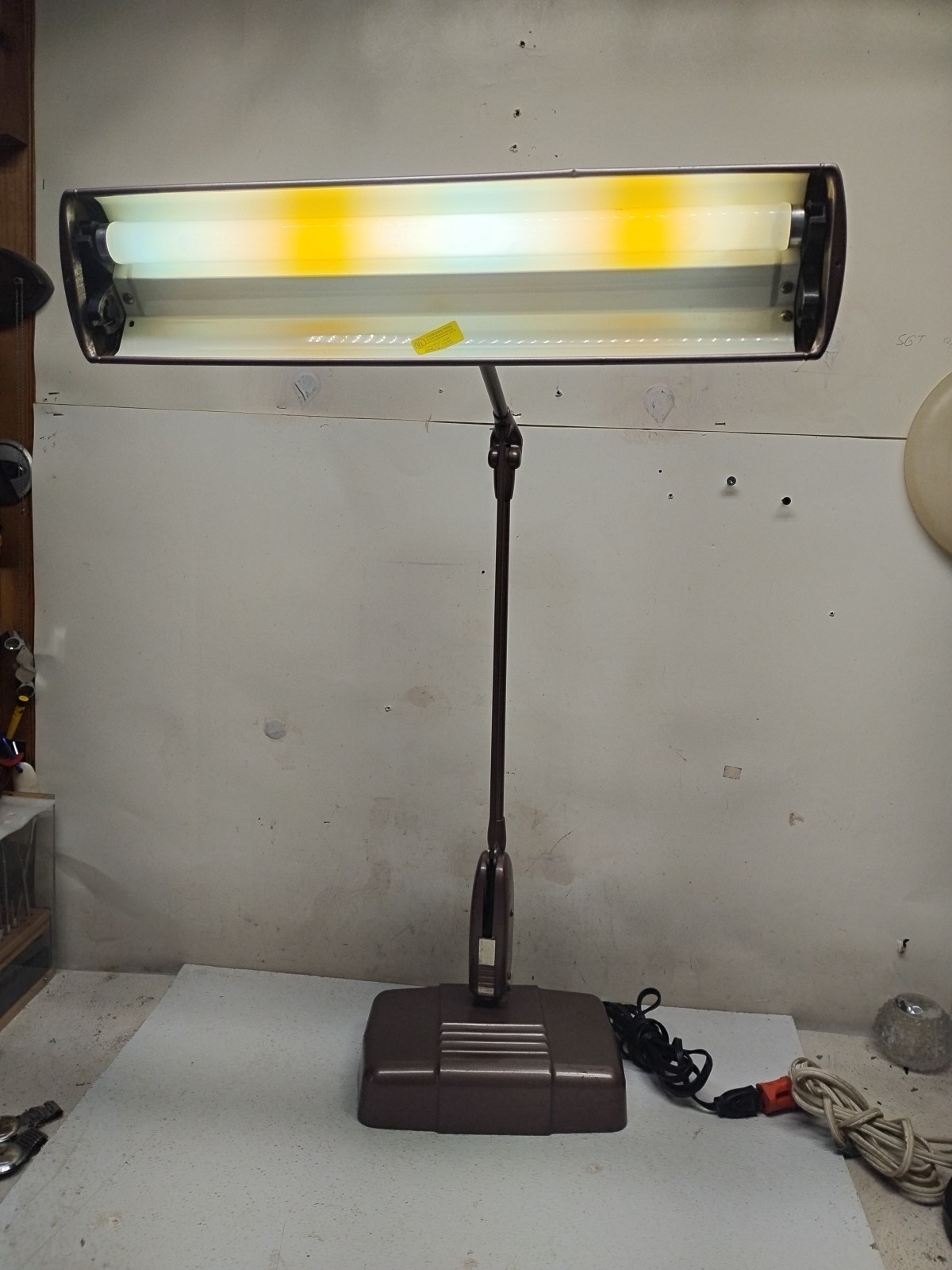 MCM Art Deco Dazor P-2324 Floating Industrial Drafting Lamp Articulating Arm