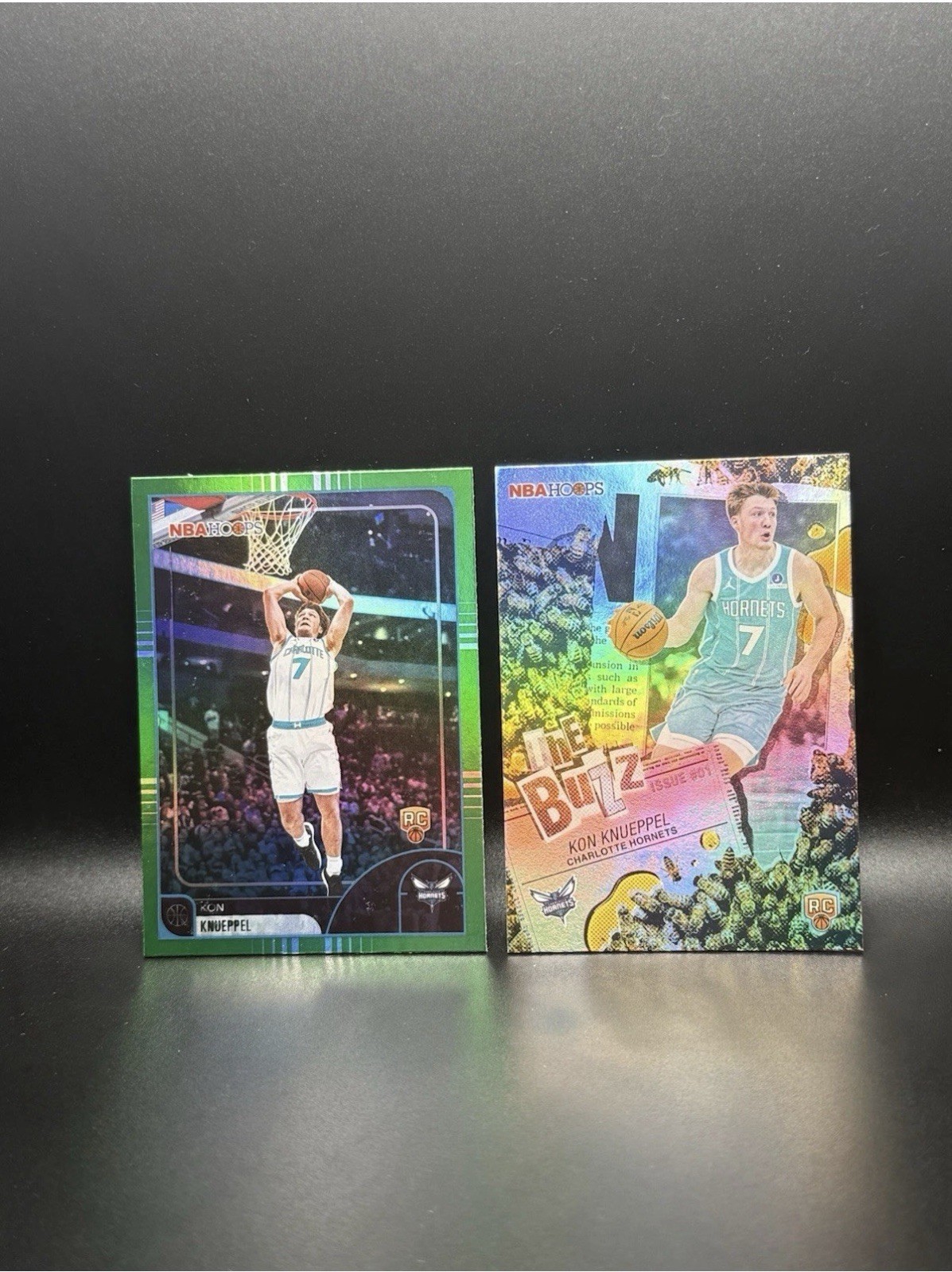 Hoops 2025-26 Kon Knueppel Rookie RC #204 Green Foil / The Buzz Insert Hornets