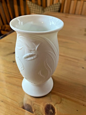 Seltmann Weiden Porzellanvase im Lotus-Design mit weißem Biskuit-Finish