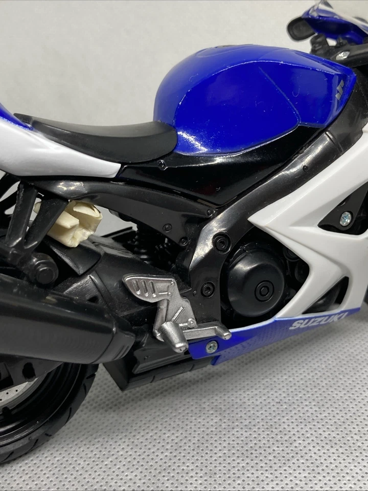 2008 Suzuki GSX-R1000 Blue Bike Motorcycle 1/12 Scale Diecast Model by New Ray - image 4 of 4