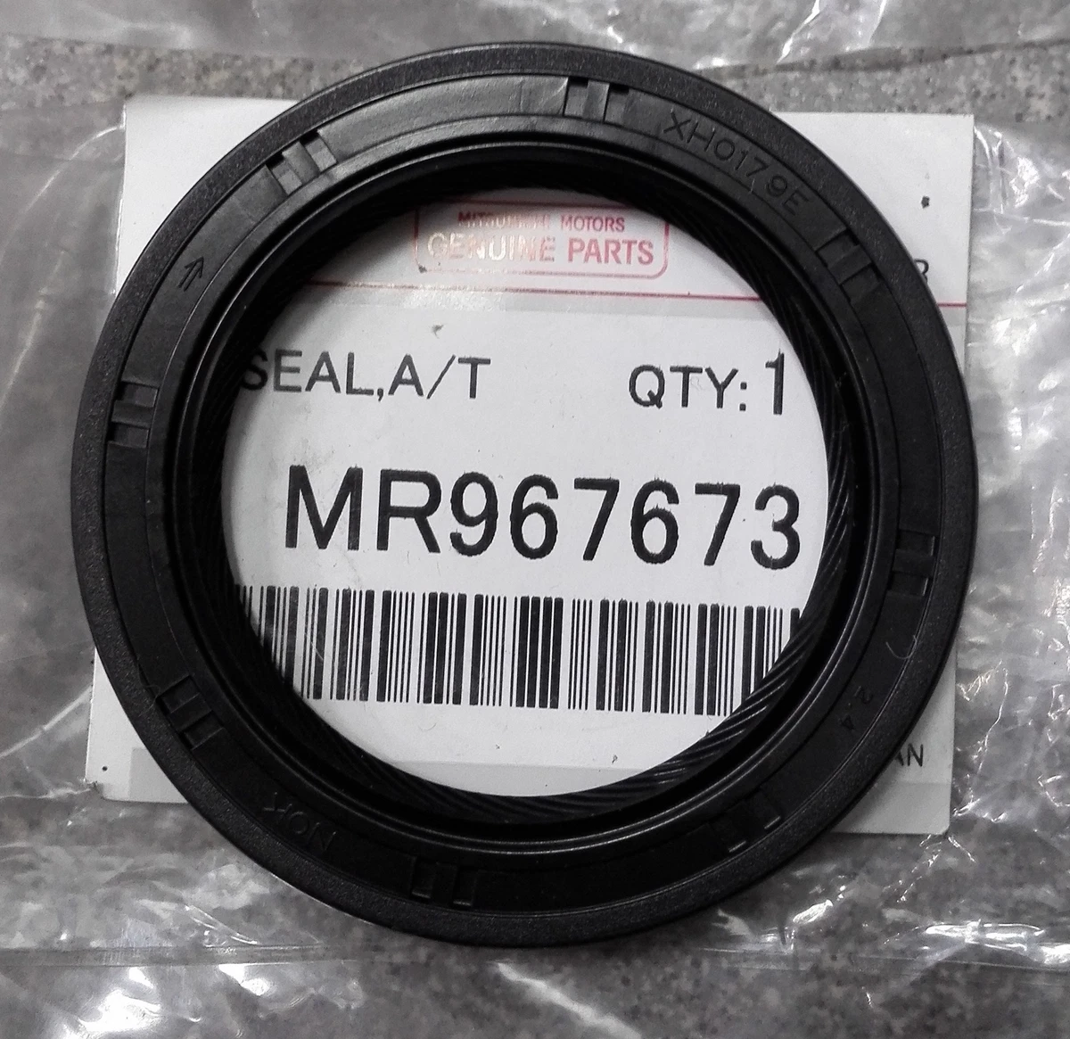 MR967673 Mitsubishi Oil seal, a/t converter housing MR967673, New  