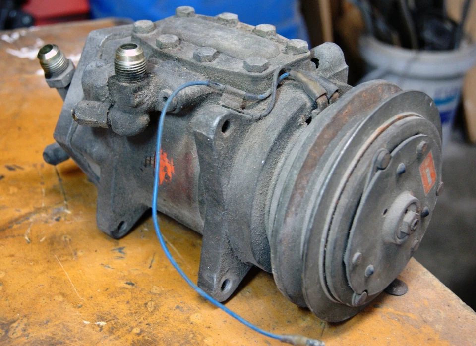 OEM Hatachi Datsun 280Z Air Conditioning Compressor Foto 2 de 4