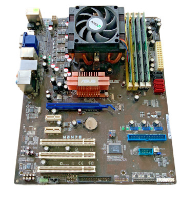 Mainboard ASUS M3N78 + CPU AMD Athlon 64 X2 5600+ 4GB RAM DDR2 +Slotblech