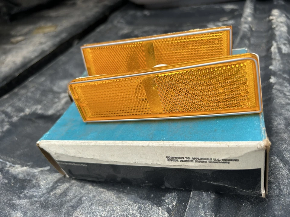 Lentes marcadoras laterales delanteras Pontiac Bonneville Catalina 1974 nuevas de stock - GM 912268 912267 Foto 2 de 4