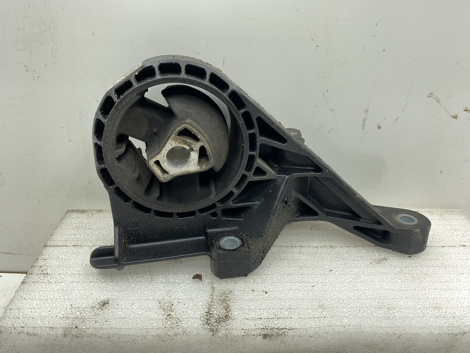 Genuine GM Front Automatic Transmission Mount Bracket 13268880 OEM eBay