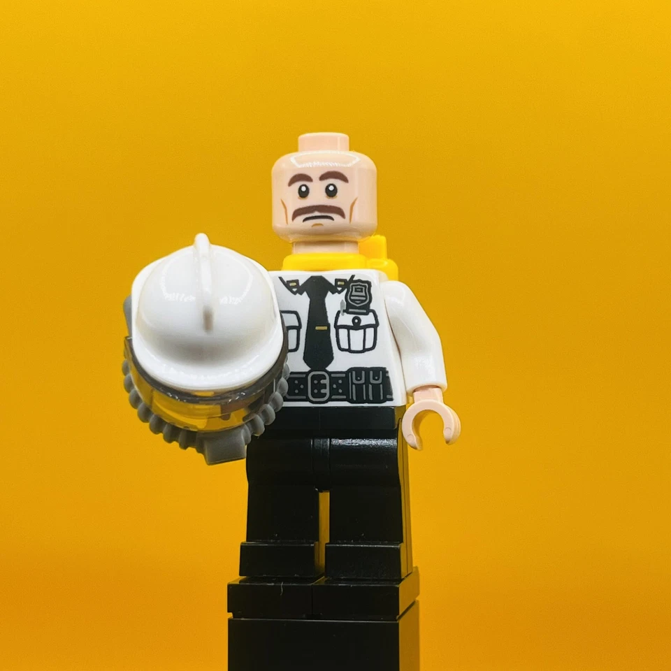 The LEGO Batman Movie Minifigure Security Guard, Fire Helmet sh0320 - Image 4 of 4