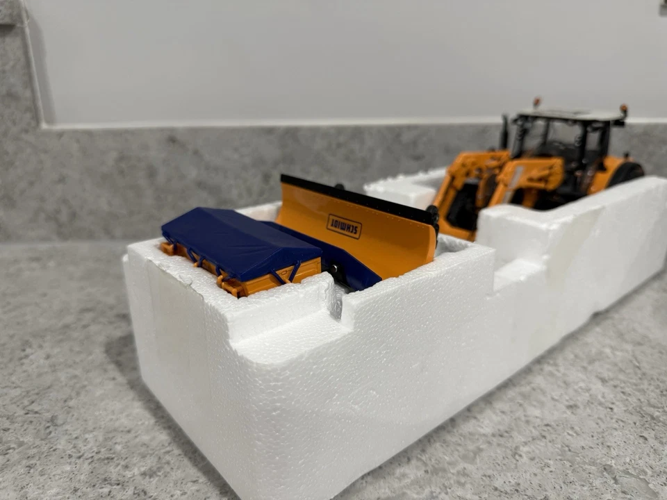 Wiking - Claas Arion 640 + FL 120 Communal - 1:32 Scale - 01700610 - New/Mint - Image 2 of 4