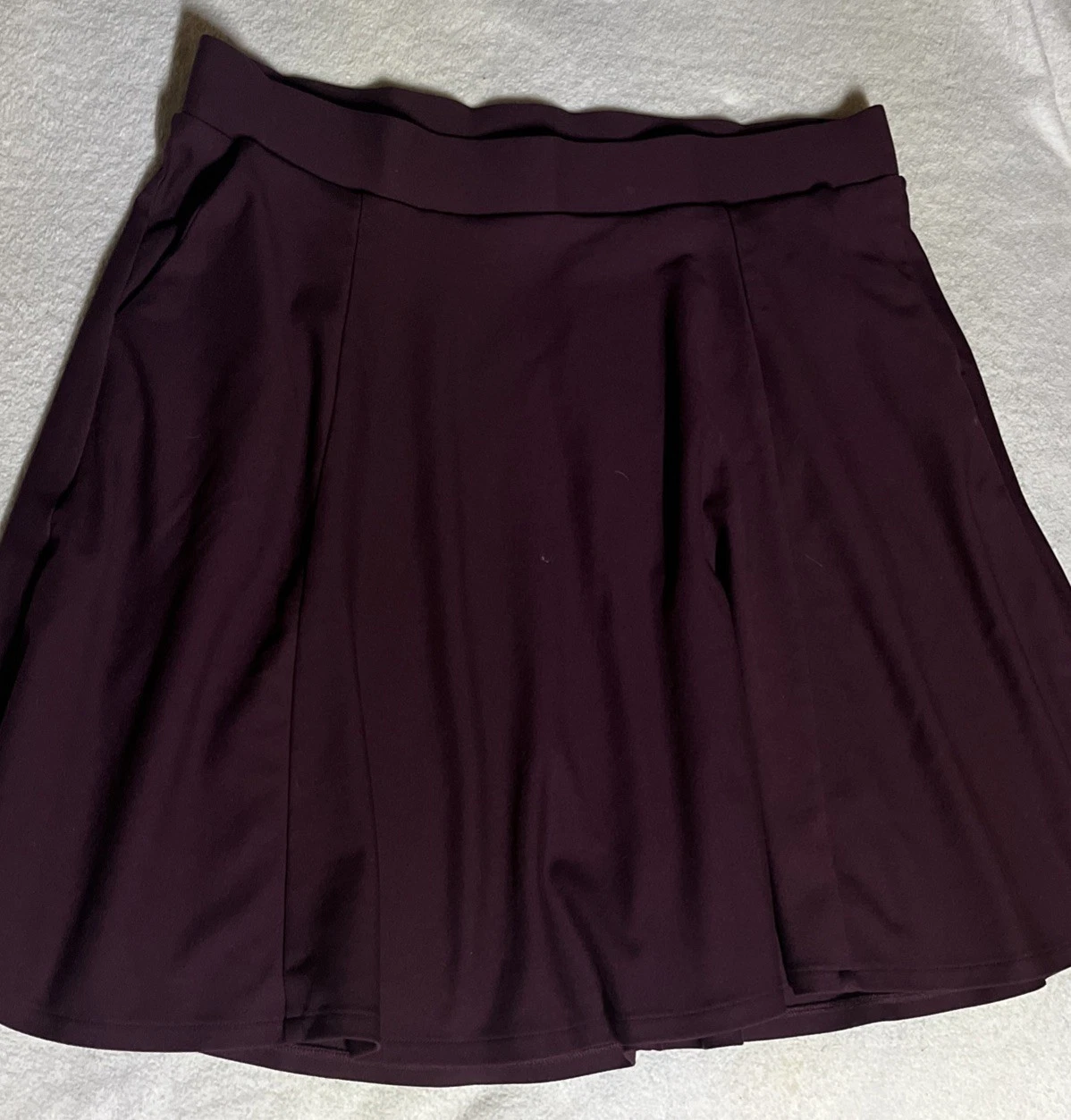 Torrid Skirt Women's Size 2 Burgundy Pull On Pockets Elastic Waist Knee Length