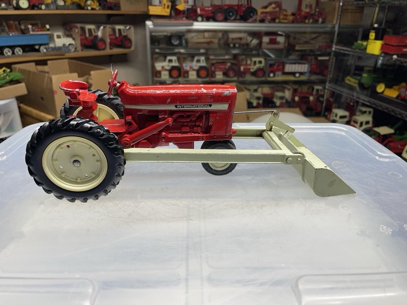 VINTAGE ORIGINAL ERTL 1/16 SCALE IH INTERNATIONAL 544 w/ LOADER FARM TOY TRACTOR