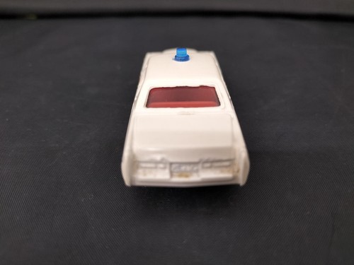 Tomy Tomica Foreign Car Series Cadillac Ambulance - Picture 5 of 12