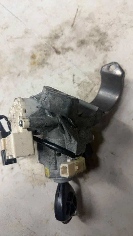 1997-2006 Toyota Camry Ignition Switch Without Lock Cylinder W/Key Assembly Oem - Imagem 3 de 4