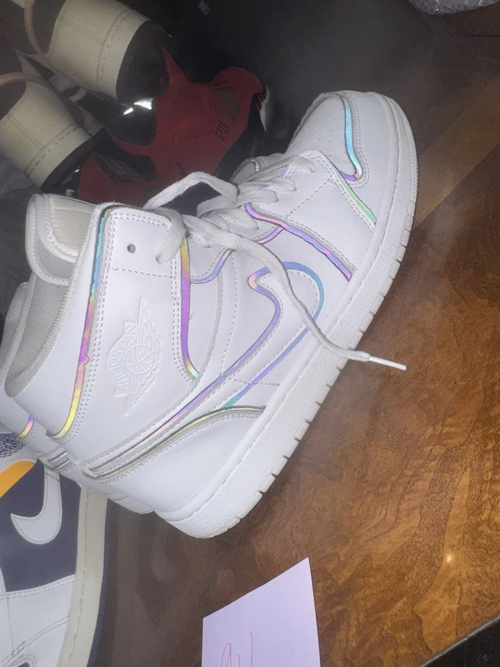 Tamanho 9.5 - Air Jordan 1 SE acabamento iridescente médio com - Imagem 4 de 4